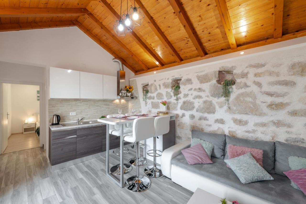 Little Stone House Apartman *
